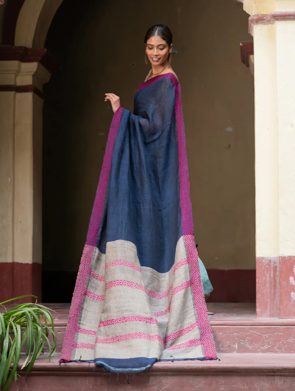 Handwoven Elegance. Exclusive Linen Kantha Patli Saree - Ocean Tones