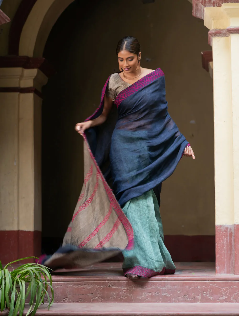 Handwoven Elegance. Exclusive Linen Kantha Patli Saree - Ocean Tones