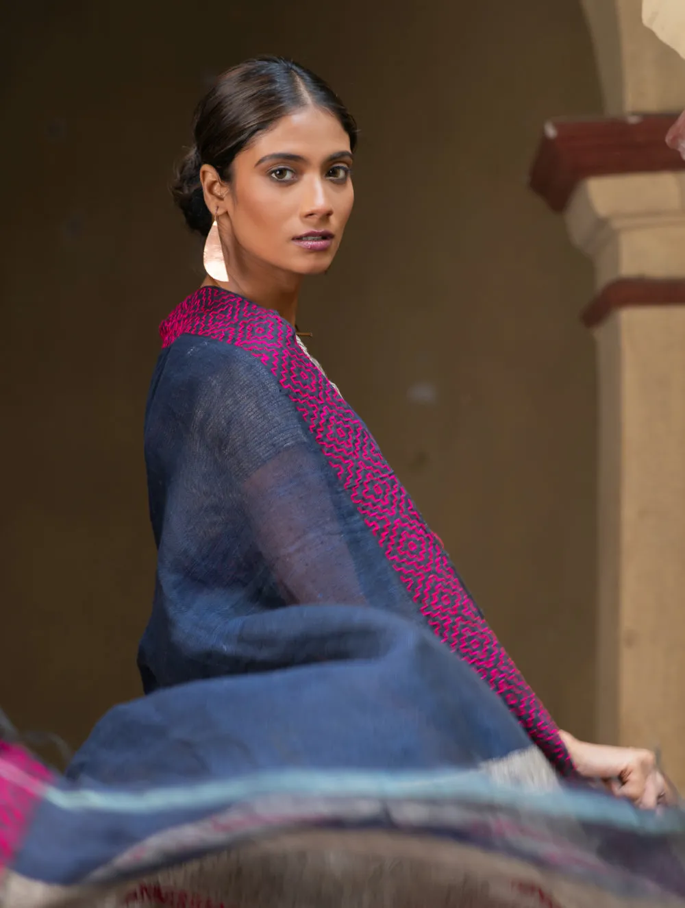 Handwoven Elegance. Exclusive Linen Kantha Patli Saree - Ocean Tones