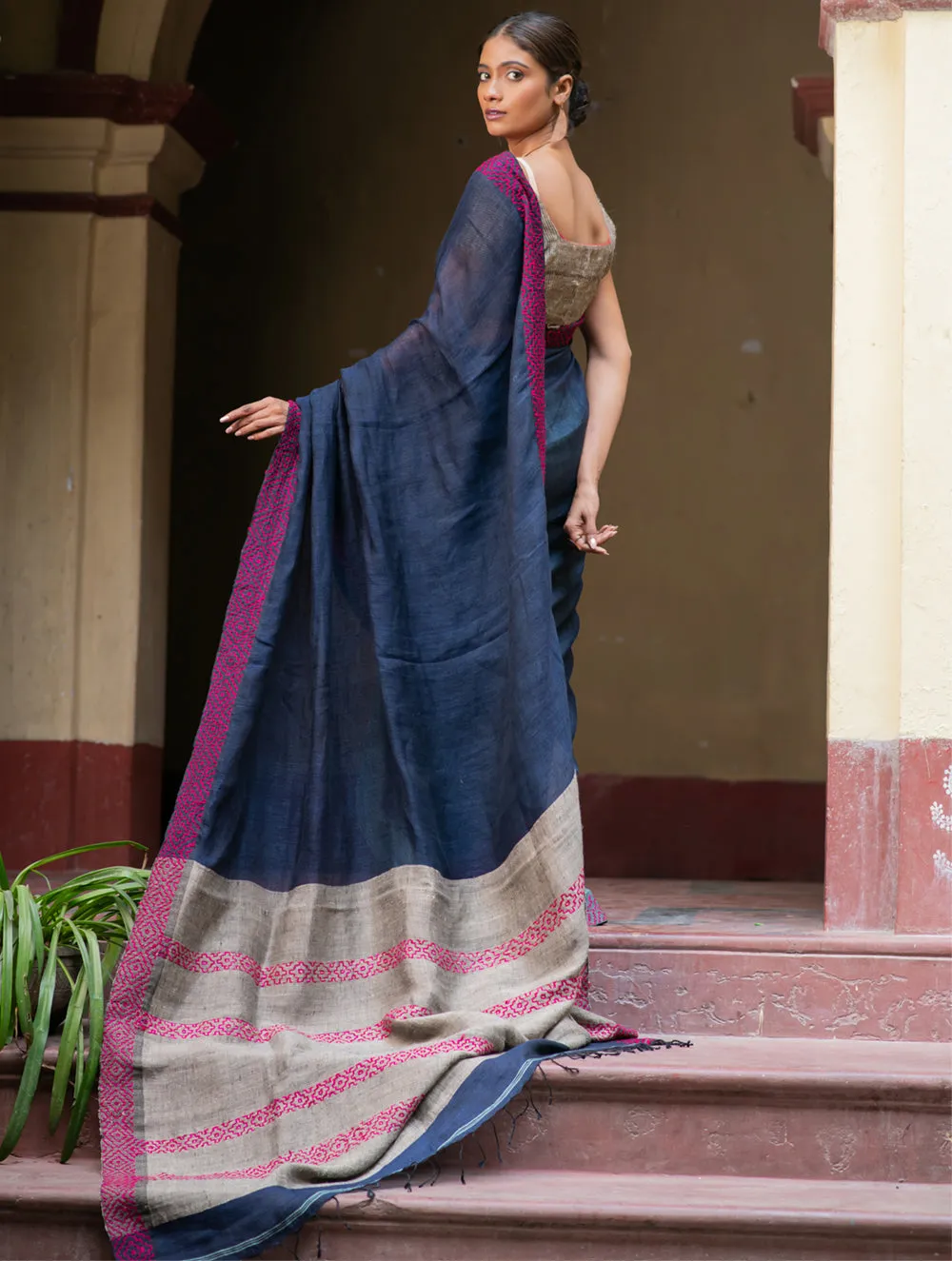 Handwoven Elegance. Exclusive Linen Kantha Patli Saree - Ocean Tones