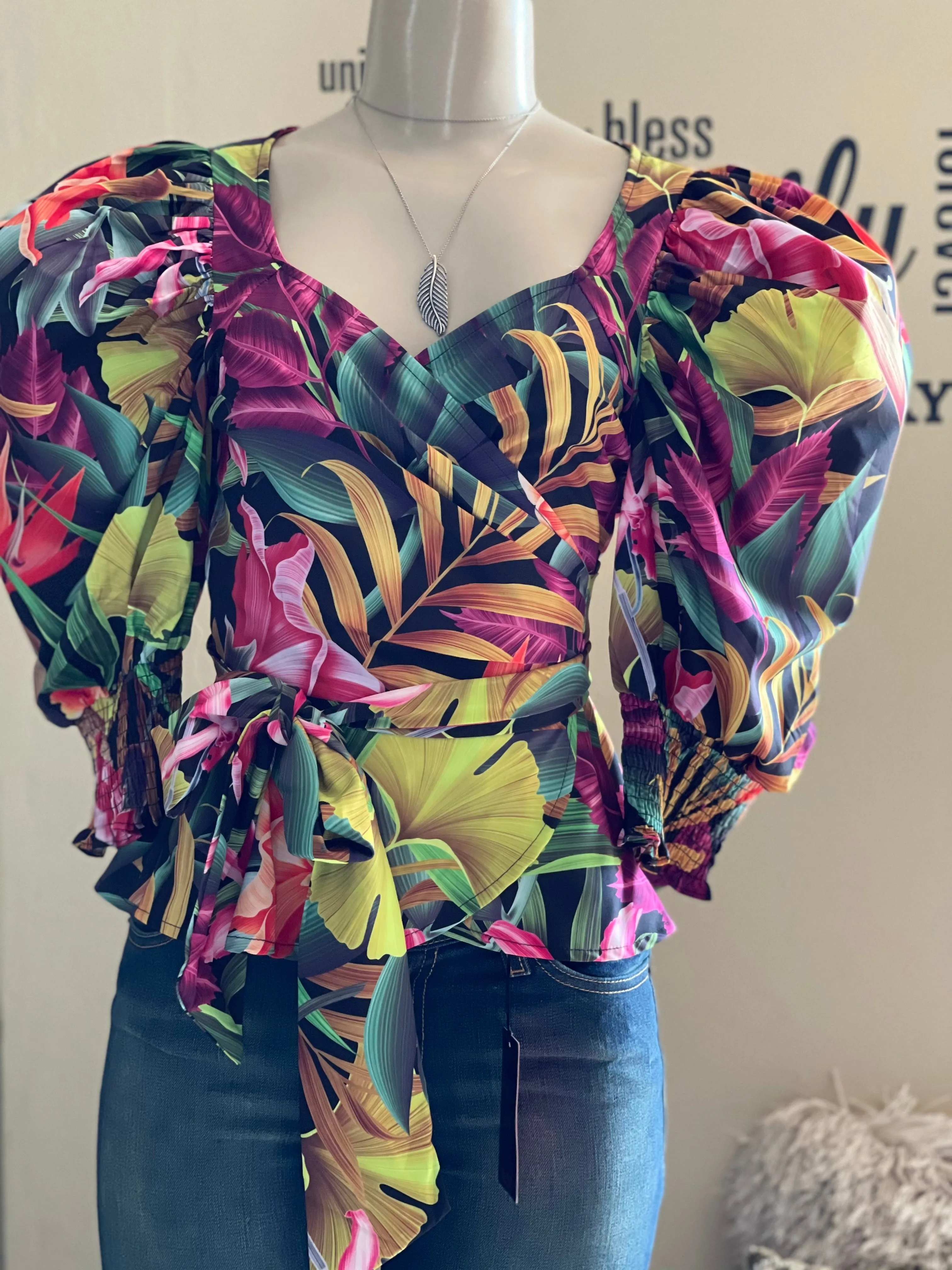 JJ1207-1 Wrap around flower top